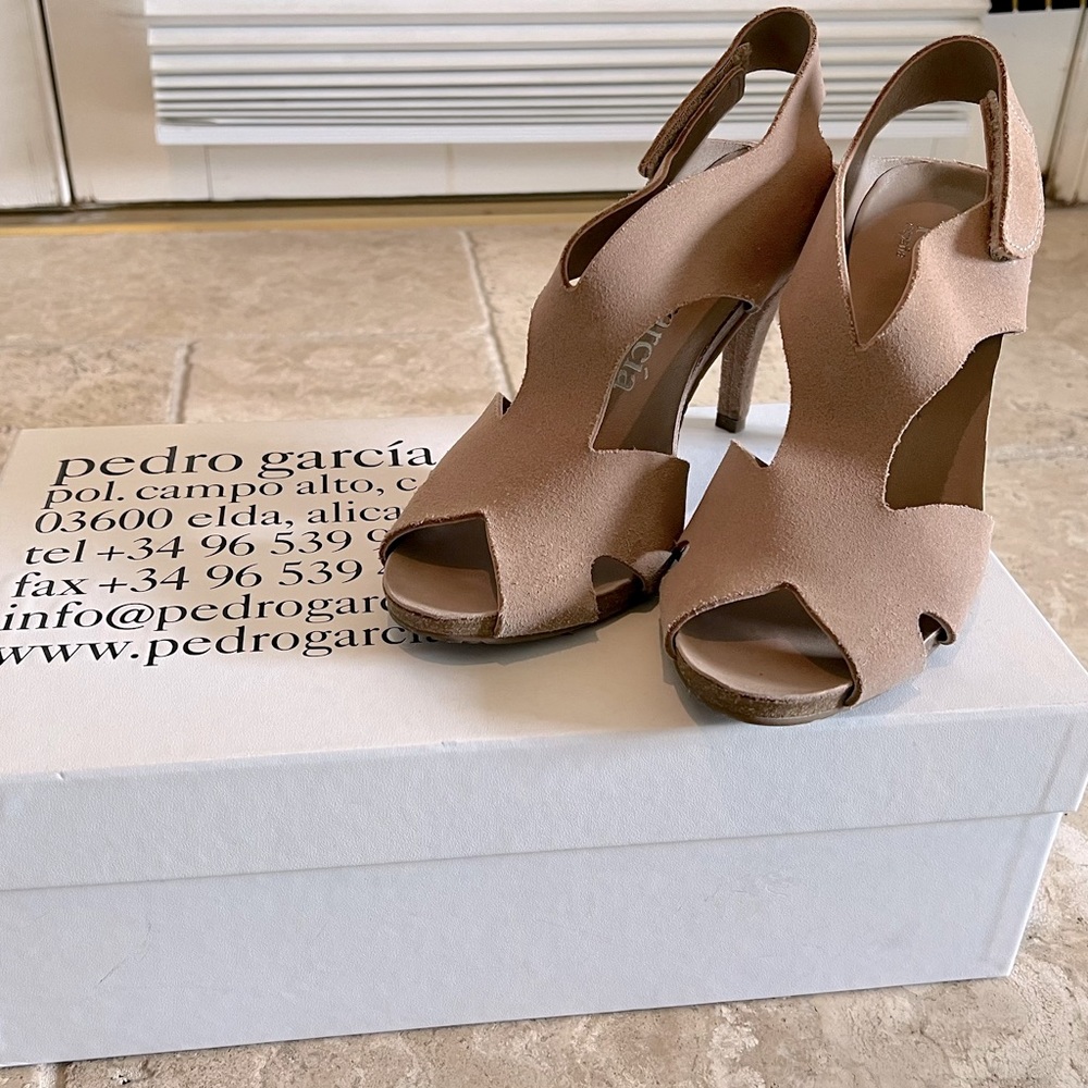 Pedro Garcia suede sandals with ankle strap. Nice neutral color.
